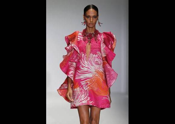 Foto Reuters - La compa&#241;&#237;a de art&#237;culos de lujo Gucci present&#243; su nueva colecci&#243;n, en la Semana de la Moda de Mil&#225;n, Italia. Una propuesta con colores fuertes, vibrantes y energ&#233;ticos.
