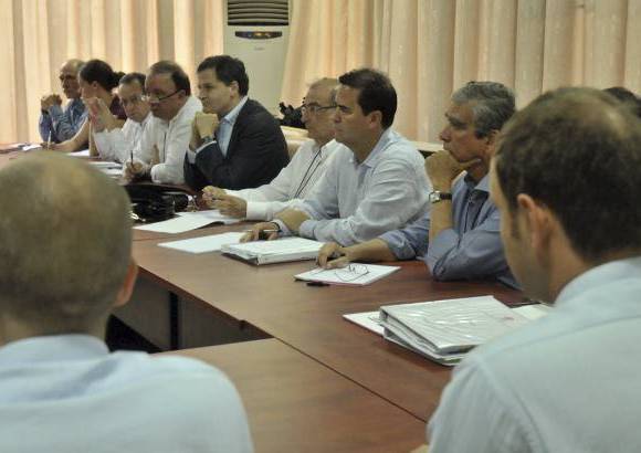 - La primera sesi&#243;n de la mesa cont&#243; con el acompa&#241;amiento de los pa&#237;ses garantes de Noruega y Cuba.