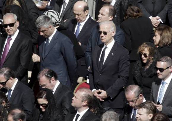 AP - El vicepresidente de Estados Unidos Joe Biden presente en la Plaza de San Pedro