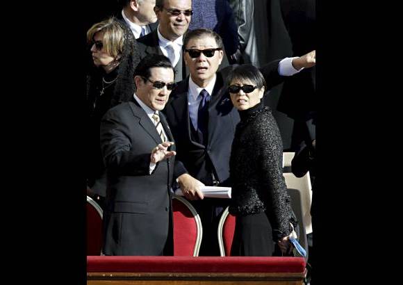 AP - A la ceremonia asisti&#243; el presidente de Taiwan Ma Ying-Jeou y su esposa Christine Chow Ma