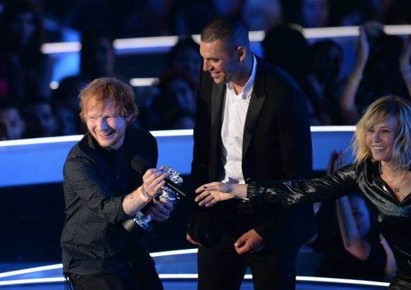 AFP - Ganadores en principales categor&#237;as: video masculino: &quot;Sing&quot;, Ed Sheeran