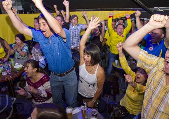 Esteban Vanegas - Los colombianos viven con emoci&#243;n la fiesta del Mundial.