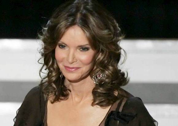 Archivo AP - Estrella de los &#193;ngeles de Charlie y empresaria de la moda, Smith de 67 a&#241;os descubri&#243; un bulto en sus senos y se someti&#243; a una lumpectom&#237;a y a terapia con rayos. Ha colaborado activamente con grupos como Susan G. Komen for the Cure.