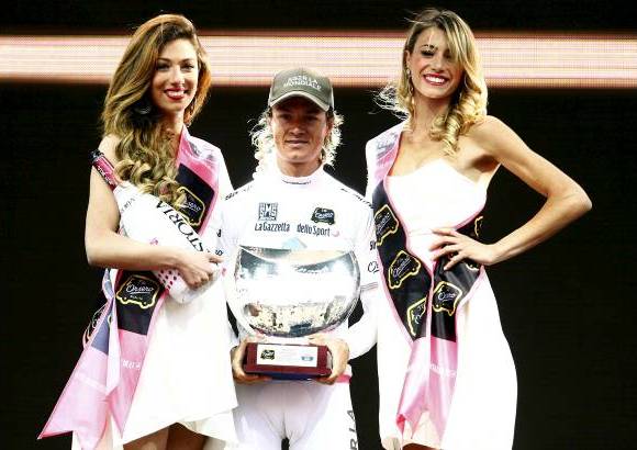 AP - Carlos Betancur finaliz&#243; en el quinto lugar de la clasificaci&#243;n general y se coron&#243; campe&#243;n entre los j&#243;venes.