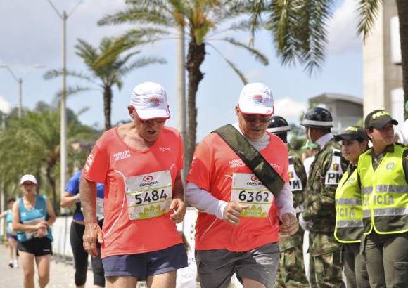 Esteban Jaramillo y Sebasti&#225;n Salazar - M&#225;s de 10 mil competidores se dieron cita en esta hist&#243;rica cita deportiva que se corr&#237;a en las modalidades de 5, 10, 21 y 42 kil&#243;metros.