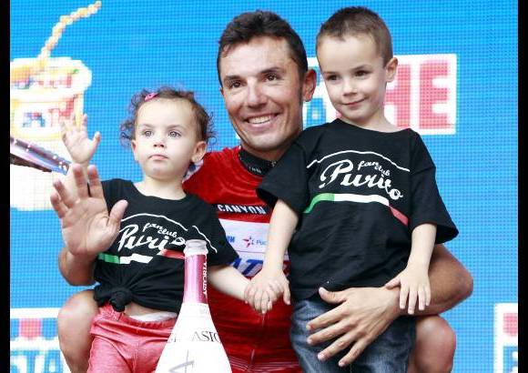 Reuters - El ciclista de 32 a&#241;os es apenas el tercero que no es italiano en ganar el Giro en los &#250;ltimos 15 a&#241;os.