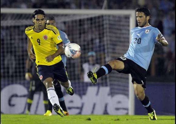 AP - Uruguay alcanz&#243; los 22 puntos de Ecuador, pero qued&#243; quinto en la tabla por diferencia de gol.