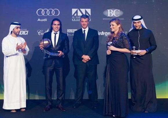 Cortes&#237;a - Falcao fue el mejor jugador del a&#241;o en la gala Globe Soccer en diciembre de 2012.