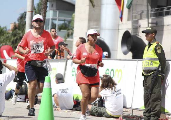 Esteban Jaramillo y Sebastián Salazar - Más de 10 mil competidores se dieron cita en esta histórica cita deportiva que se corría en las modalidades de 5, 10, 21 y 42 kilómetros.