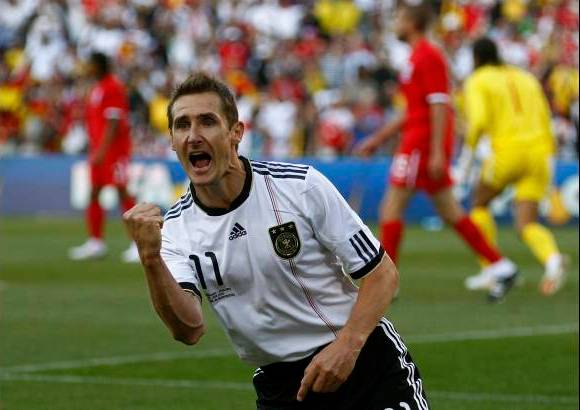 Reuters - Fue su duod&#233;cimo tanto en un Mundial que le iguala con el m&#237;tico Pel&#233;.