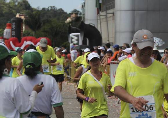Esteban Jaramillo y Sebastián Salazar - Más de 10 mil competidores se dieron cita en esta histórica cita deportiva que se corría en las modalidades de 5, 10, 21 y 42 kilómetros.