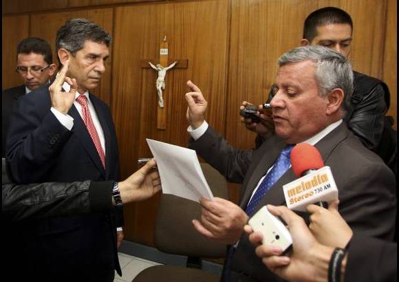 AFP - Sin embargo, como a Petro le faltaban m&#225;s de 18 meses para concluir su mandato, la autoridad electoral debe convocar elecciones extraordinarias en un plazo de unos 70 d&#237;as, probablemente en junio, para que la ciudadan&#237;a escoja al nuevo alcalde.