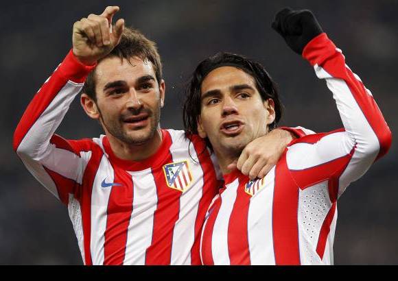 Reuters - Adri&#225;n y Falcao, las figuras del partido.