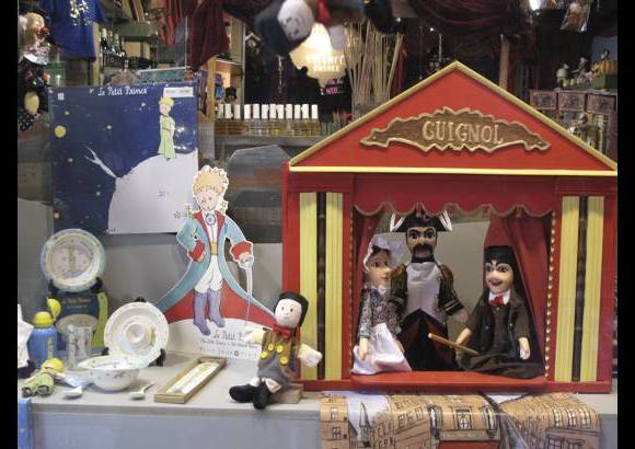 Claudia Arango - La tienda de souvenirs en Lyon. Detalles para comprar del peque&#241;o Pr&#237;ncipe.