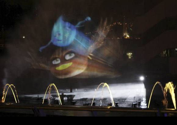 R&#243;binson S&#225;enz - Cuarenta metros de altura alcanzan los chorros de la fuente cibern&#233;tica.