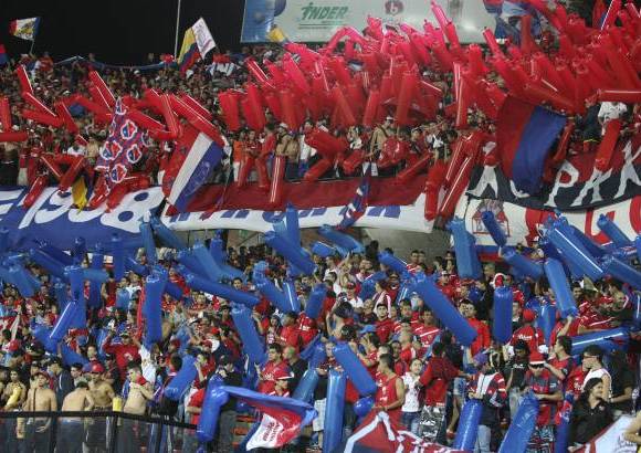 El Colombiano - El Atanasio estuvo a reventar con la fiesta roja y azul.