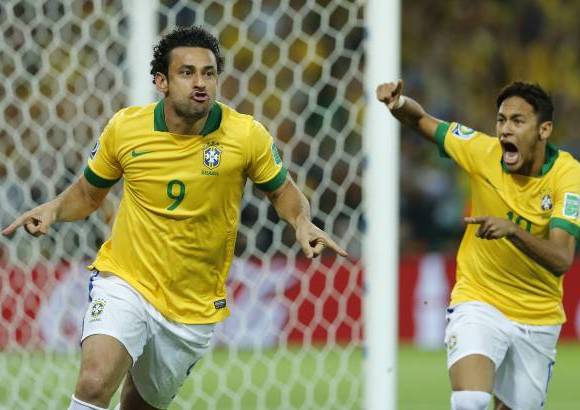 AP - El primer gol lleg&#243; al minuto y medio de juego por intermedio de Fred. El mismo delantero carioca se encargar&#237;a de anotar el tercer tanto del compromiso.