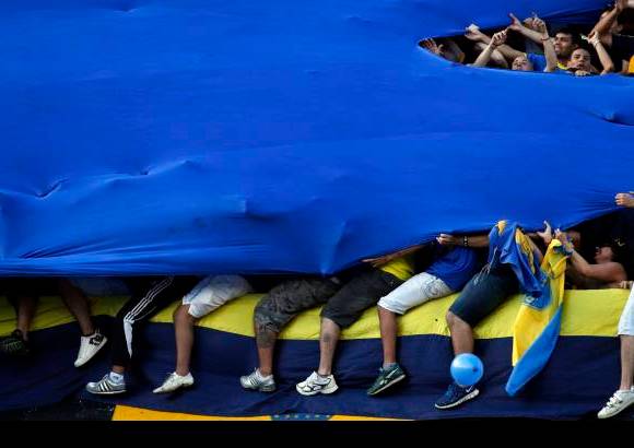 Reuters - Miles de seguidores de Boca salieron despu&#233;s del compromiso a las calles de Buenos Aires y de otras ciudades del pa&#237;s para celebrar la estrella 24 a nivel local.