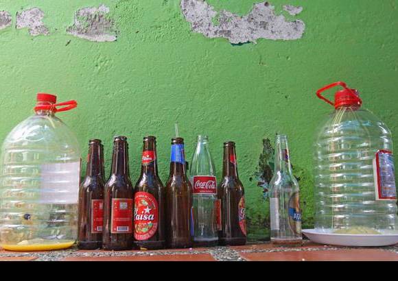 Juan Fernando Cano - Día a día, noche a noche un refresco también los acompañaba para pasar el rato mientras sus mentes estaban puestas en las silletas