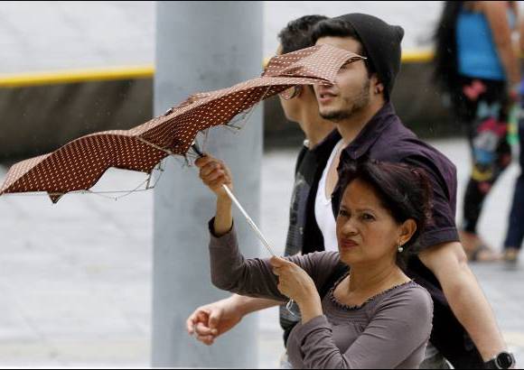 Donaldo Zuluaga - En el Palacio de Exposiciones, las mujeres ejercieron su derecho al voto en las diferentes mesas que estuvieron dispuestas para las elecciones al Senado, C&#225;mara y Parlamento Andino.