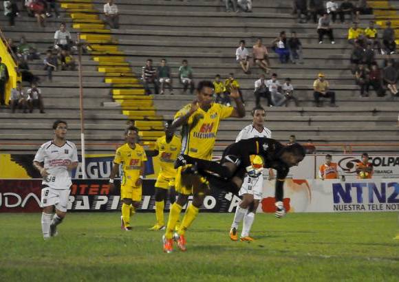 COLPRENSA - Con 23 unidades también quedó el Once Caldas, que se impuso de visita sobre el Atlético Huila para meterse muy cerca de la clasificación, cuando restan cinco jornadas y 15 puntos en juego de la fase todos contra todos.