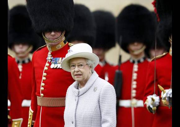 Foto Reuters - La Reina a la que rinden pleites&#237;a independentistas, abor&#237;genes y el mism&#237;simo James Bond es, a sus 85 a&#241;os, una empleada p&#250;blica rica y famosa, con una hoja de servicios intachable, que ha dedicado toda su vida al servicio de la Corona.