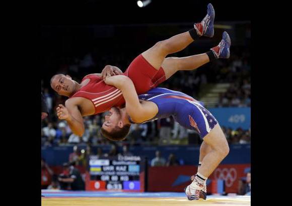 Reuters - Con la categor&#237;a grecorromana se iniciaron los competencias en la lucha ol&#237;mpica.