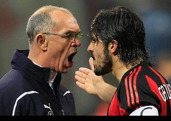 Reuters - Un intenso segundo tiempo termin&#243; en San Siro y el mediocampista del Mil&#225;n Gennaro Gattuso se lanz&#243; contra la banca del Tottenham.