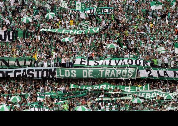 Jaime P&#233;rez - Gran fiesta en las tribunas y en los alrededores del estadio, a donde llegaron miles de personas para hacer sentir la pasi&#243;n verdolaga, aunque en el terreno de juego el verde dej&#243; escapar los tres puntos.