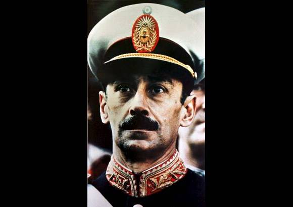 - Videla llegó al poder en 1976 tras el golpe de Estado a la presidenta María Estela Martínez.