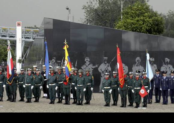 Mauricio Alvarado, Colprensa - En el homenaje, el comandante general de las Fuerzas Militares, general, Alejandro Navas, recordó a los héroes que también han caído en combate.