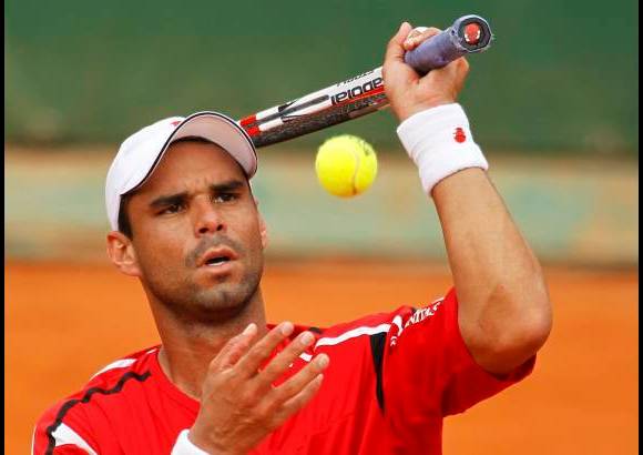 Reuters - Alejandro Falla fue superado en su s&#233;ptimo partido consecutivo de este a&#241;o en roland Roland Garros.