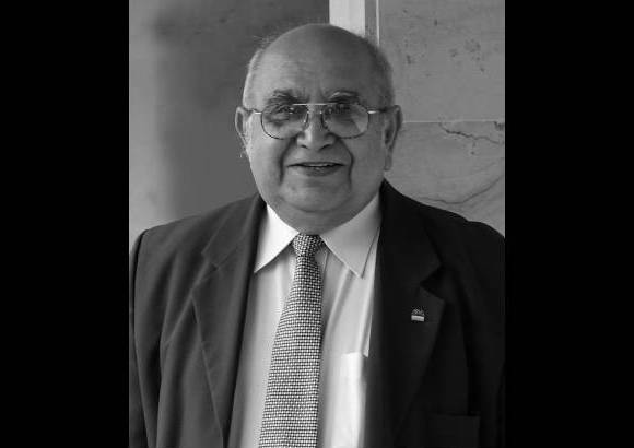 Julio Betancur C. - Periodista y columnista - &quot;El mejor recuerdo que me queda de EL COLOMBIANO es haber podido estar all&#237; con una columna durante 16 a&#241;os continuos, de lunes a s&#225;bado. Y los lunes hac&#237;amos una secci&#243;n adicional dedicada solo a los personajes, lo cual nos permiti&#243; presentar por muchos a&#241;os a un grupo de seres excepcionales&quot;.