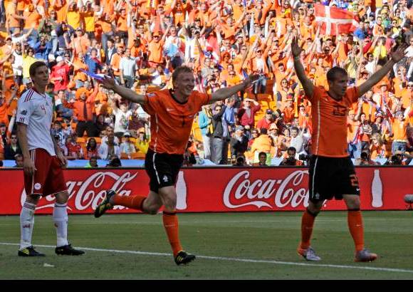 AP - Holanda hizo valer su superioridad en el estadio Soccer City de Soweto ante 83.465 espectadores.