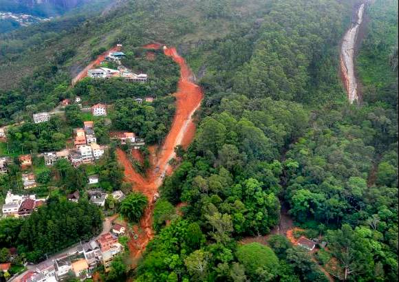 AP - En solo 24 horas, las intensas lluvias que azotaron al estado brasile&#241;o de R&#237;o de Janeiro desataron la emergencia y causaron escenas de dolor.