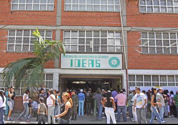 Juan Fernando Cano - En Itagüí uno de los puntos de mayor asistencia fue la en la Corporación Universitaria Ideas, Allí votaron las mujeres.