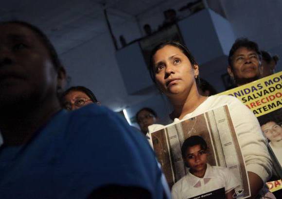 Reuters - Las madres bendijeron en San Fernando, Tamaulipas, el terrible lugar de la masacre de 72 migrantes centroamericanos y suramericanos registrada en 2010.