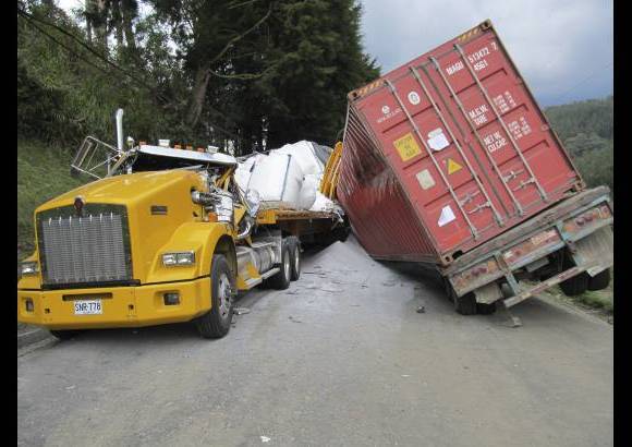 Guillermo Benav&#237;dez - El veh&#237;culo de carga choc&#243; siete carros, dos de ellos tambi&#233;n era de carga y un bus.