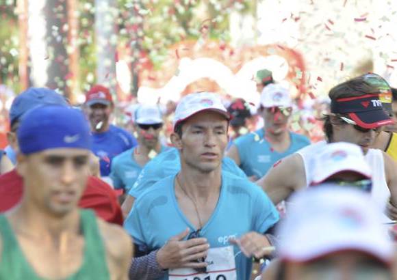 Esteban Jaramillo y Sebastián Salazar - Más de 10 mil competidores se dieron cita en esta histórica cita deportiva que se corría en las modalidades de 5, 10, 21 y 42 kilómetros.