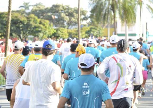 Esteban Jaramillo y Sebastián Salazar - Más de 10 mil competidores se dieron cita en esta histórica cita deportiva que se corría en las modalidades de 5, 10, 21 y 42 kilómetros.