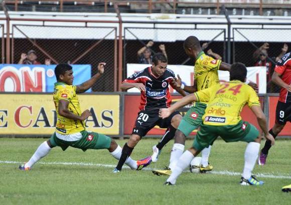 Colprensa - C&#250;cuta super&#243; 3-2 a Real Cartagena en el General Santander.
