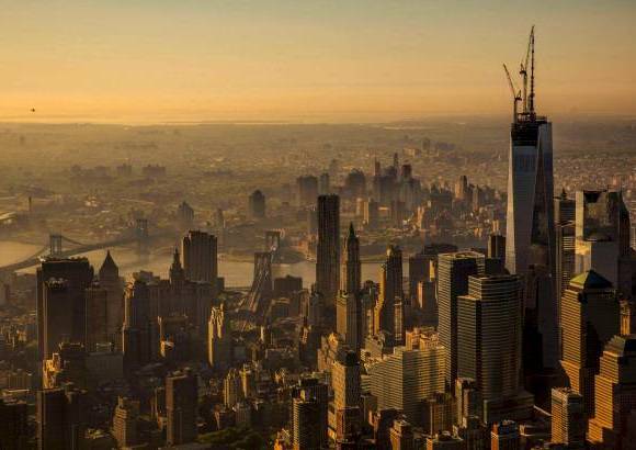 Reuters - El momento se vivi&#243; con emoci&#243;n pues para muchos neoyorquinos el One World Trade Center es la mejor respuesta a los terroristas que derrumbaron las Torres Gemelas.