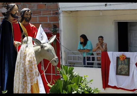 Jaime P&#233;rez - En la parroquia Santuario San Judas Tadeo del barrio Castilla se hizo la bendici&#243;n y la procesi&#243;n de ramos. Cientos de personas asistieron a l acto de qda inicio a la Semana Santa.