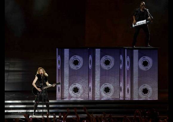 Reuters - Su siguiente estaci&#243;n ser&#225; Abu Dhabi. MDNA llevar&#225; su gira de promoci&#243;n a una treintena de pa&#237;ses, entre ellos Espa&#241;a (dos conciertos en Barcelona en junio), M&#233;xico, Medell&#237;n, Chile y Brasil, en noviembre y diciembre, hasta concluir a principios de 2013 en Australia, donde lleva veinte a&#241;os sin actuar.