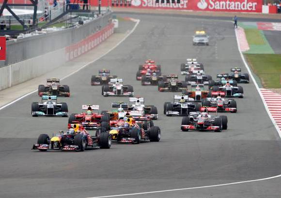 Reuters - El piloto australiano Mark Webber de Red Bull obtuvo la pole position en la novena carrera del año.