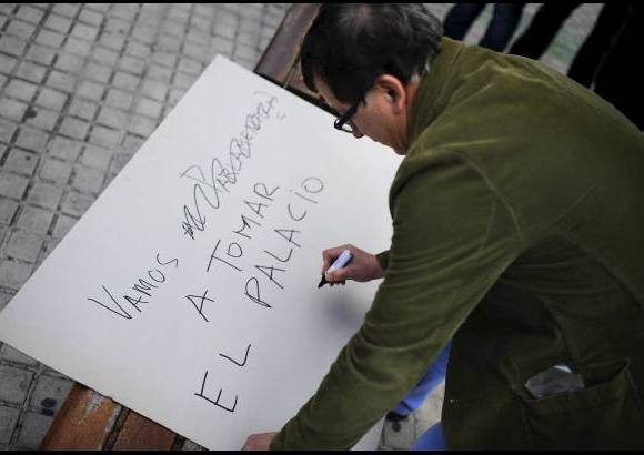 Reuters - Arropados tras una pancarta con el lema "Pueblos unidos contra la troika", la marcha de Madrid transcurrió por el paseo de la Castellana.