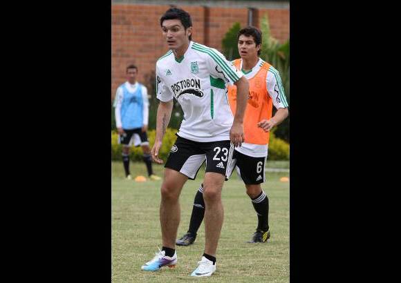 R&#243;binson S&#225;enz - Y tambi&#233;n lleg&#243; para reforzar el mediocampo, procedente del Independiente Santa Fe, el cundinamarqu&#233;s Daniel Torres, quien naci&#243; el 15 de noviembre de 1989 en Caquez&#225;.