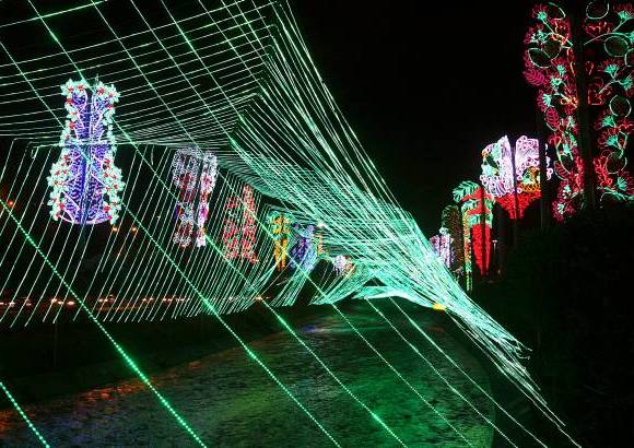 R&#243;binson S&#225;enz - Los habitantes de Medell&#237;n y los turistas podr&#225;n disfrutar de una propuesta en la que el paseo vial del r&#237;o se convierte en una cordillera de luces.