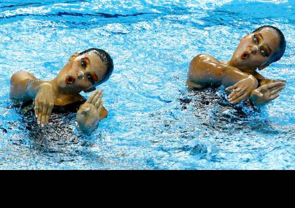 Reuters - Las colombianas Jennifer Cerquera y M&#243;nica Arango presentaron este martes su rutina libre, en la categor&#237;a de d&#250;os, en el Campeonato Mundial de Nataci&#243;n, que se cumple en China.