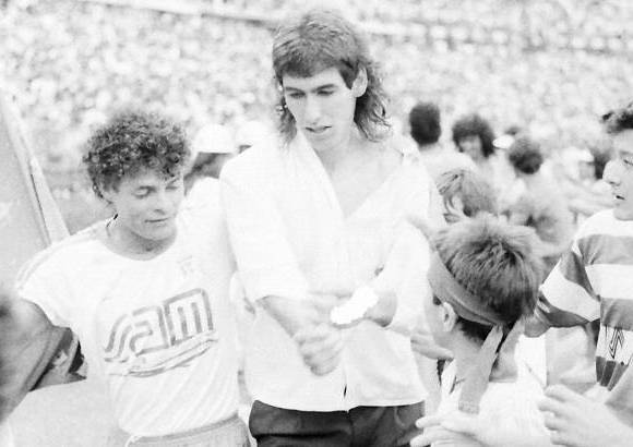 - De la mano de Andrés Escobar, Albeiro el Palomo Usurriaga, Leonel Álvarez, René Higuita, Alexis García, Chonto Herrera, y otros ídolos de la afición, Nacional consiguió la hazaña en el estadio El Campín de Bogotá.